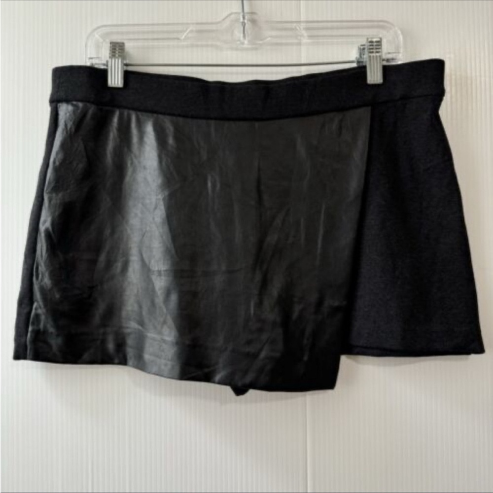 Wilfred Free Black Faux High Waisted Edgy Asymmetrical Leather Mini Skort Sz L